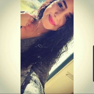 Meet your Posher, Lara